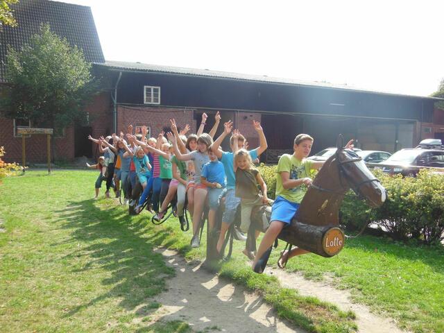 Auf Langpferd Lotte haben alle Platz