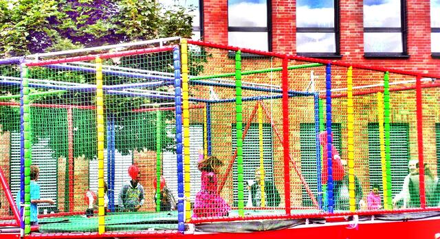 Großes Trampolin