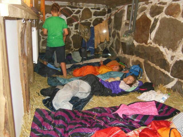 Der Jungs-Schlafraum im Heuhotel