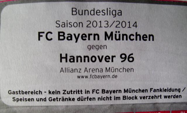 Und plötzlich waren überall Bayernfans. Bei dem Fangesang: Steht auf, wenn ihr Rote seid, standen wir ziemlich alleine da.