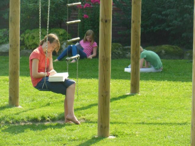 Lea, Finnja und Lina lesen.