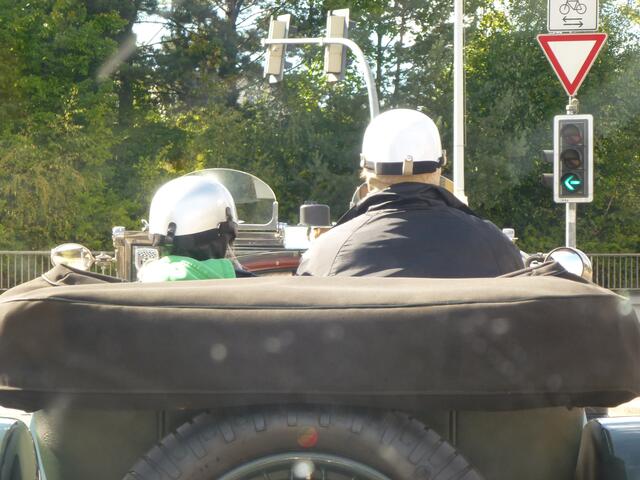 Finja Lach mit ihrem Vater in Lehrte auf dem Weg zurück nach Hannover; Rallyefahrt