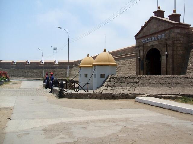 Eingang zum Fort Real Felipe
