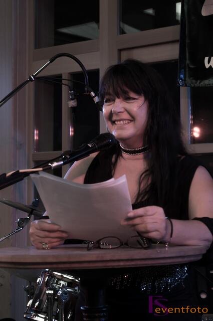 Benefizkonzert für Little Smile e.V. - Initiatorin Petra Gerber bei der Eröffnungsansprache