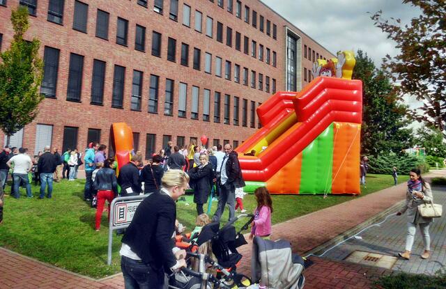 Überall Spielgelegenheiten für Kinder