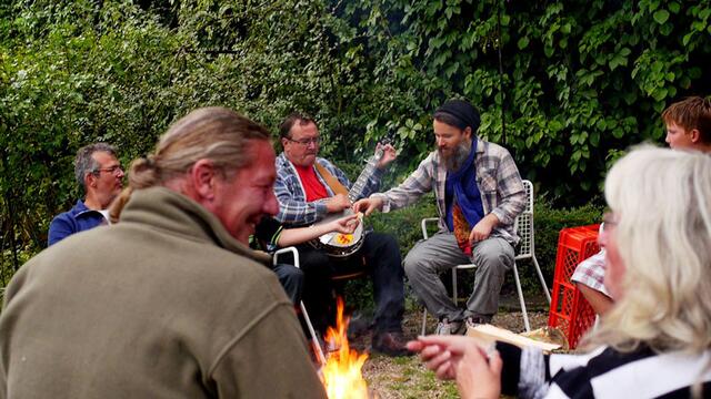 Stockbrot am Lagerfeuer | Foto: Facebook / Max Bryan