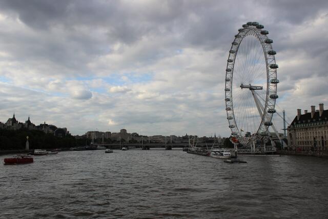 Von der Westminster Brücke gesehen.