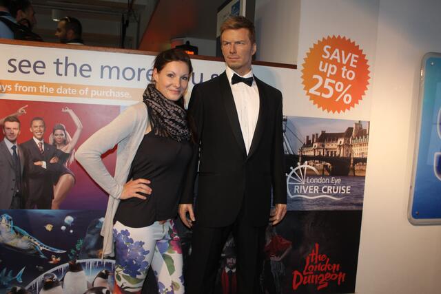 Auch hier wird Reklame für Madame Tussaud gemacht.