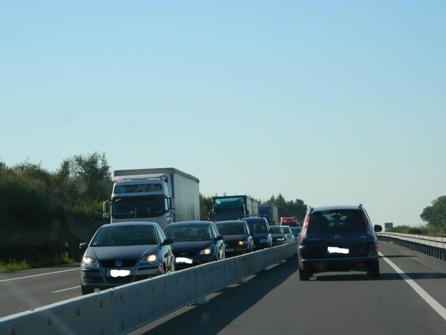 Geisterfahrer?!? Nein, wegen ner Baustelle mussten wir kurze Zeit auf der anderen Seite der Autobahn fahren.