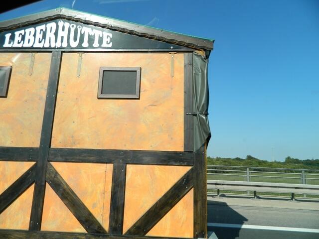 Eine Hütte auf Rädern. Leider nur halb erwischt.