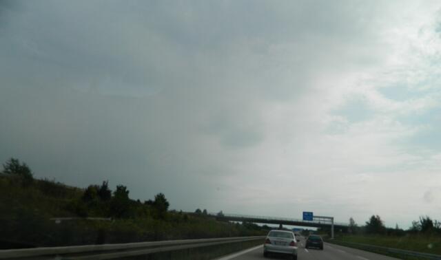 Links dunkel, rechts hell...seltsam schauts aus.