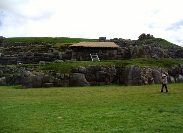 AUF DEM HÜGEL VON "Sacsayhuamán" BEFINDET SICH DIE KULTSTÄTTE DER INKAS