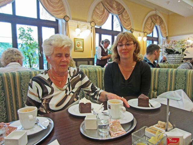 Kaffee und Sachertorte im Wiener Café im Hotel Nové Lázně in Mariánské Lázně.