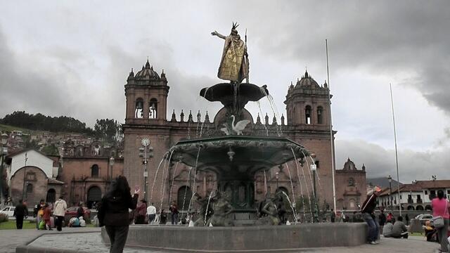 Pachacutec vor dem Dom