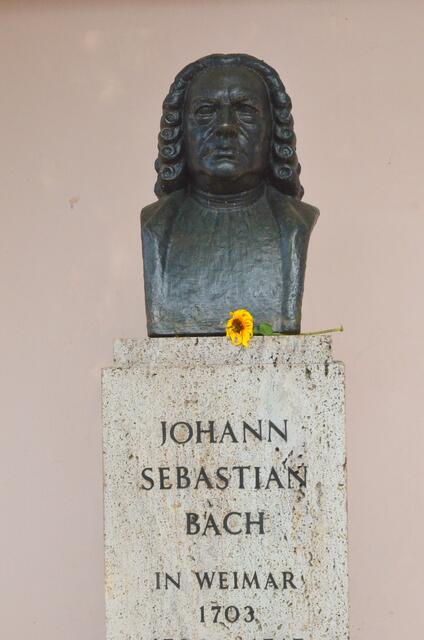 Als Hoforganist in Ungnade gefallen, weil zum Hofkapellmeister befördert werden wollte.