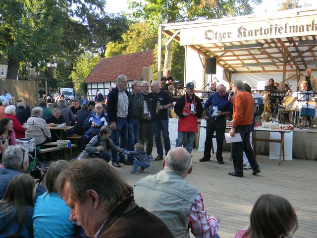 Bei den Männern gewannen die Triathleten schon zum 9. Mal die Mannschaftswertung des Kartoffelschälwettbewerbes.