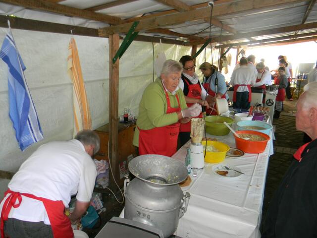 Sechs Zentner Kartoffeln wurden "gestampft" und gebraten.