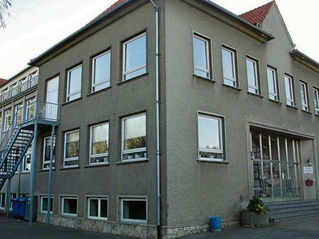 Gronau: Dr.-Georg- Sauerwein-Realschule, 2014 für andere Verwendung vom Landkreis Hi  erwerbbar ! | Foto: LDZ