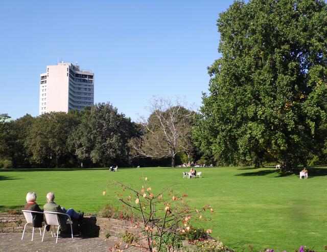 Einfach mal die Seele baumeln lassen und entspannen, dazu bietet sich der Stadthallengarten an, und deswegen besuchen wir ihn immer mal wieder.
