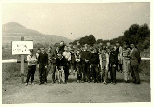 Schulausflug 1962, ein Jahr nach dem Mauerbau, an die Zonengrenze