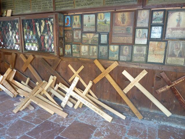 Ein Kreuz was mancher zur Buße trägt.
