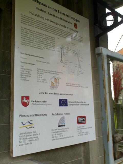 Brüggen_Leine: Mühlen-Fisch-Schlitzpass. Für schwerbepackte Fernwander-Kanutouristen ein unüberwindliches Hindernis! Die Förderung mit Doppeleffekt verpennt!