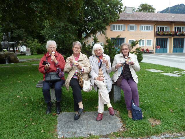 Zum Abschluß wurde sich ein großes Eis gegönnt.