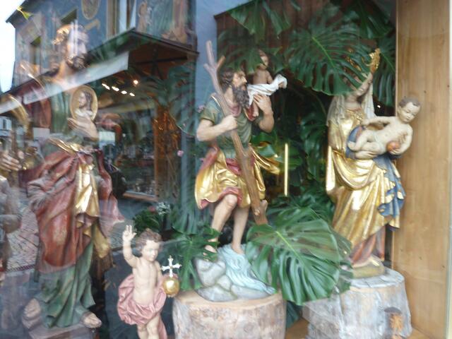 Hier konnte sich manche Kirche, mit Figuren eindecken.