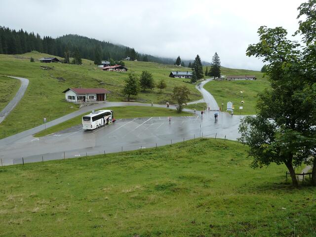 Wie ich sehe wird schon das sechs Gänge Menue vorbereitet.