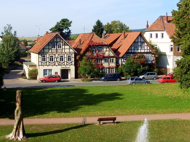 Blick von der Burg auf hübsche Fachwerkhäuser.