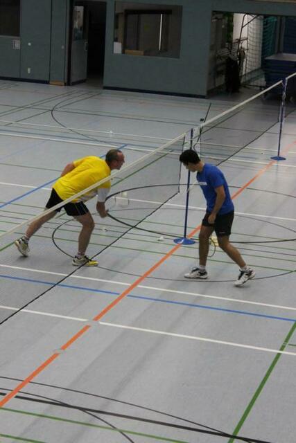 Thomas Dittrich und Manfred Zikeli tragen ihren Einzelkampf auch am Netz aus.