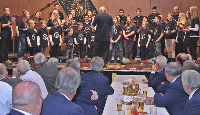 Der Jugendchor Langenstein unter der Leitung von Udo Lauer.