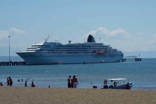 MS AMADEA AN DER MOLE VON PUNTA ARENAS/COSTA RICA