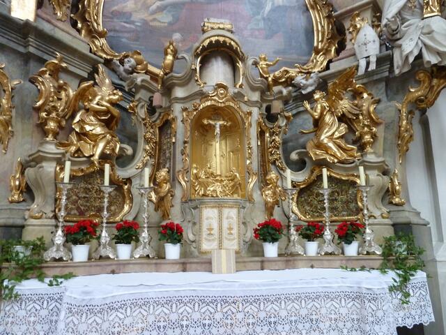 Ein Seitenaltar.