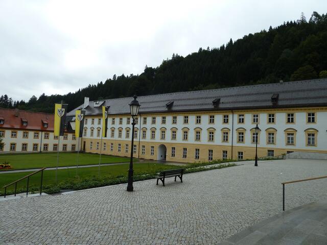 Seitenflügel vom Kloster.