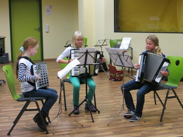 ...Tina-Marisa, Kira und Lynn............ein wahnsinns Trio...Der Nachwuchs kann sich sehen lassen !!!