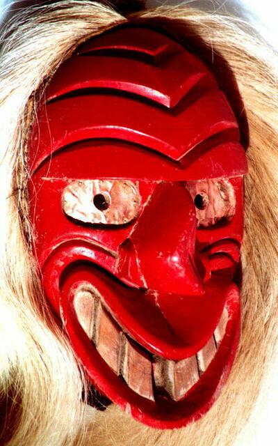 Brokennose Maske der Seneca