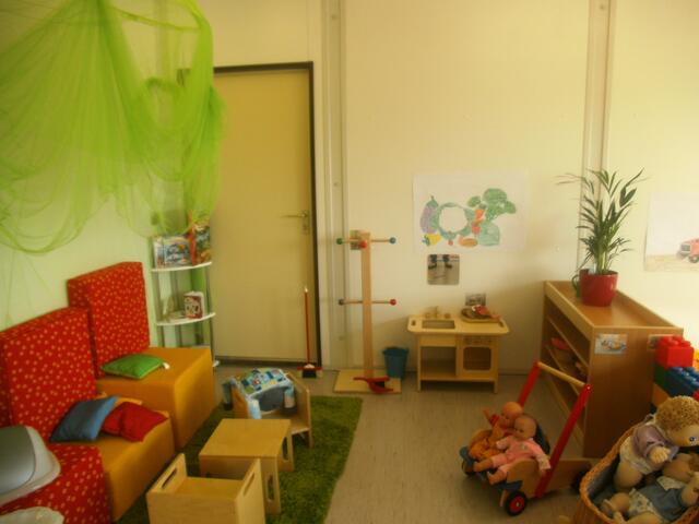 In unserem Kinderhaus gibt es aktuell zwei Krippengruppen, zwei Kindergartengruppen und eine altersübergreifende Maxigruppe...