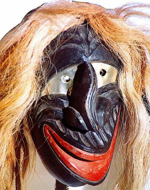 Maske der Mohacq, Falseface, Krummnase