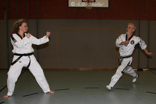 Achtung: Ali nimmt Anlauf