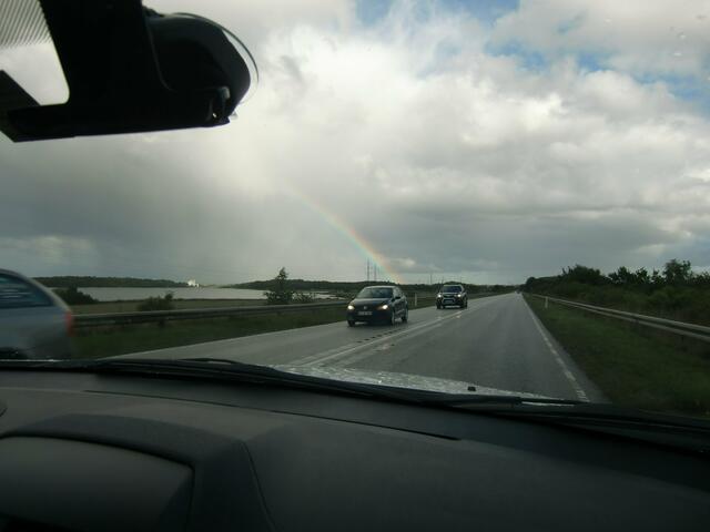 Ein Regenbogen grüßte uns.