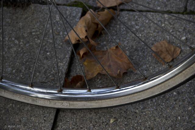 Sieht man auch nicht mehr häufig: Verchromte Stahlfelge an einem Fahrrad.