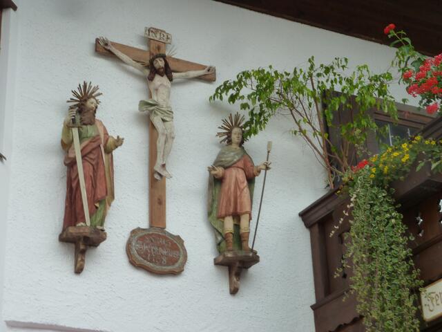 Auch diese Figuren zieren manches Haus.