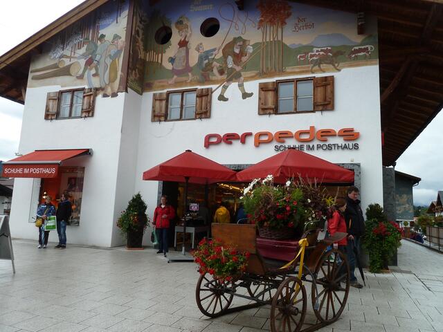 Die Blumen geschmückte Kutsche gefällt auch sehr.