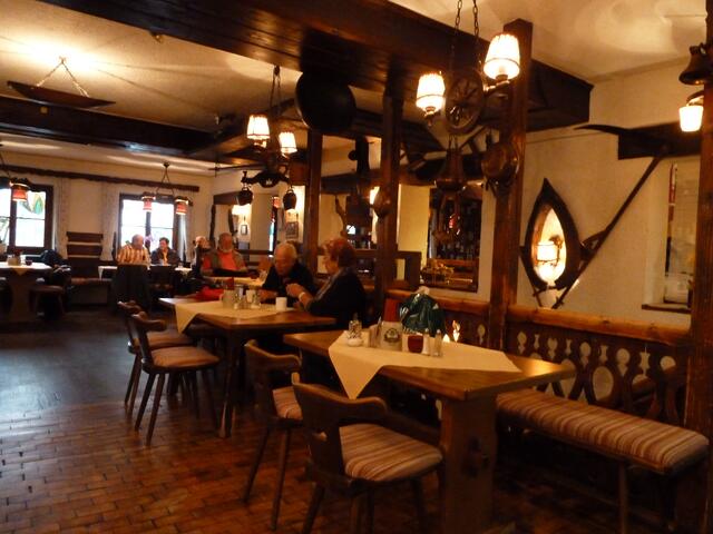 Die Gasträume sind urig eingerichtet.