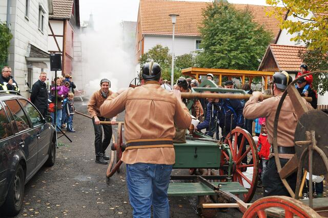 Die Spritze wird per Hand gepumpt