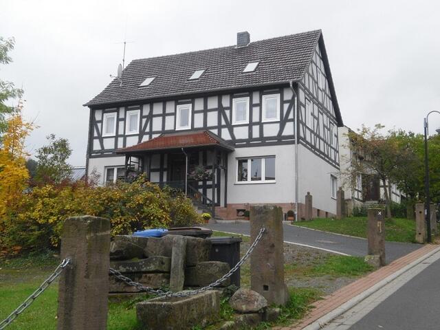 Das Dorf ist geprägt von Fachwerkhäusern