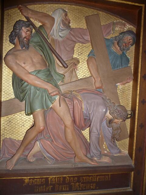 Jesus fällt das zweite mal unter das Kreuz.