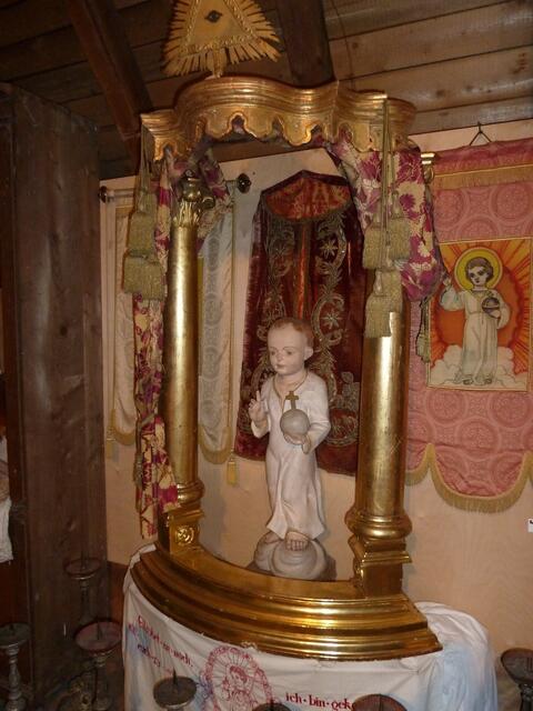 Schade das der kleine Jesus unten keinen Platz mehr hatte.
