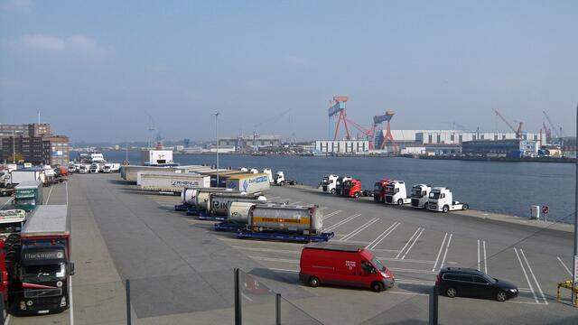 Umschlagplatz am Seehafen Kiel